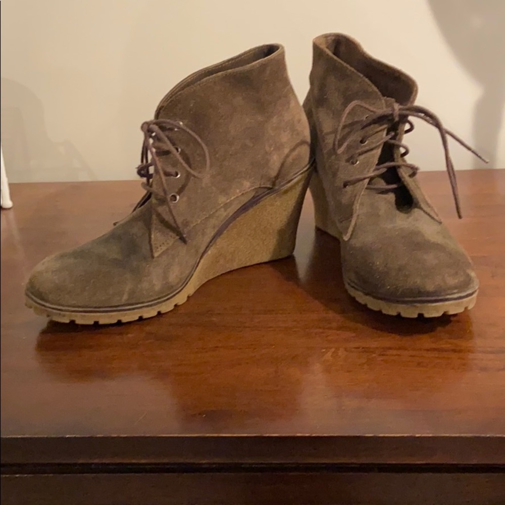 Sketchers wedge healed shoe